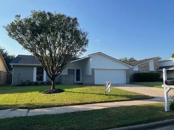 467 Buoy Rd, Webster, TX 77598
