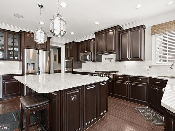 5th image of 198 Norwich Ln