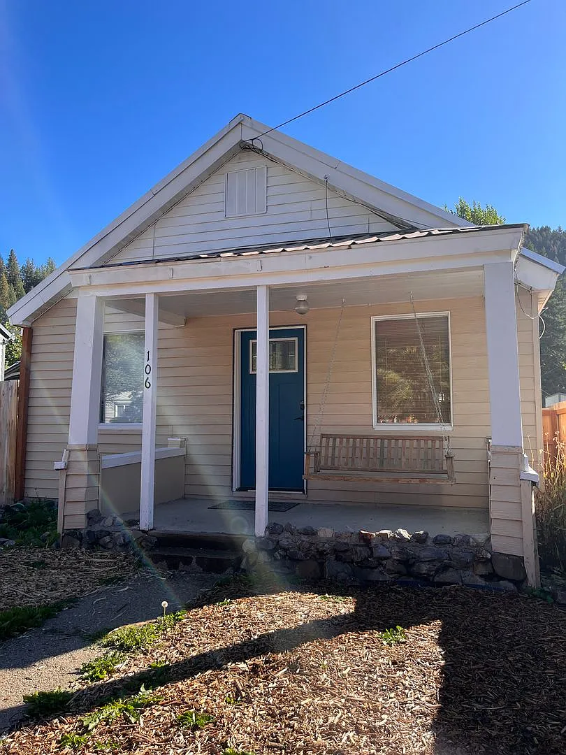 2 bedroom 1 bath house with fenced yard — Photo 1