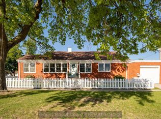 1904 W 1st St, Grand Island, NE 68803