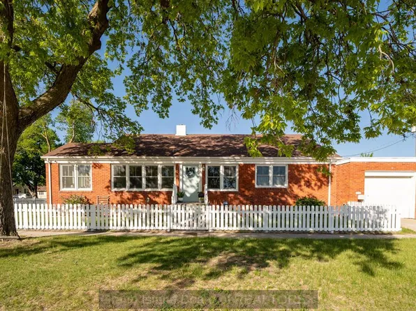 1904 W 1st St, Grand Island, NE 68803