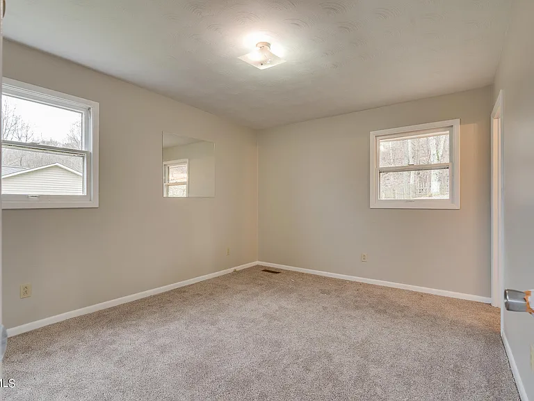 4637 Woodcliff Dr — Photo 9