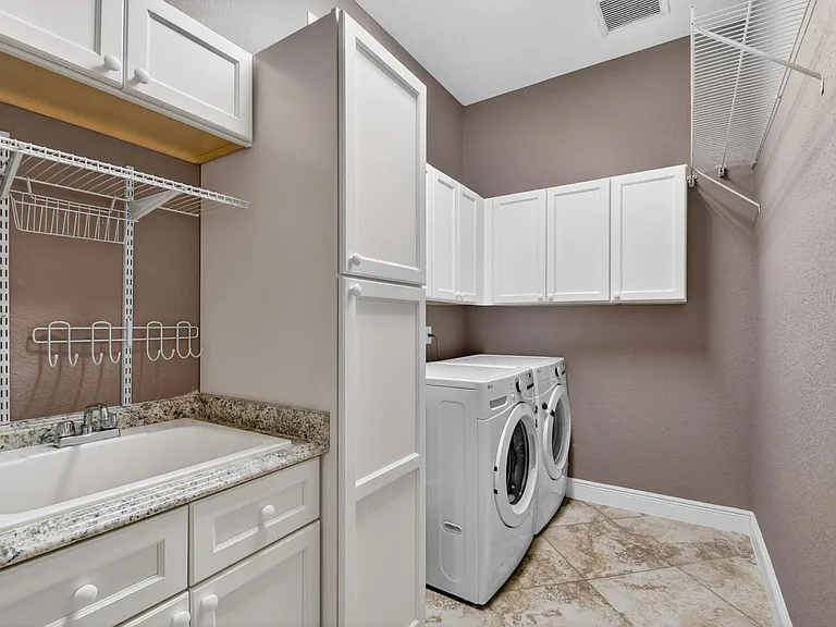 10247 Isle Wynd Ct — Photo 45