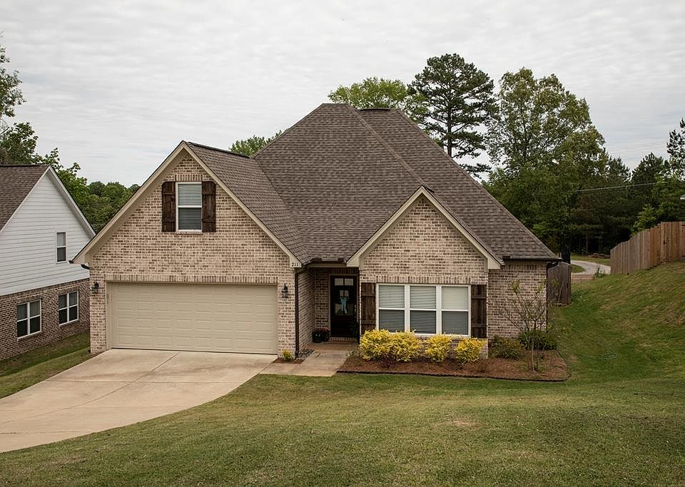 1st image of 211 Forest Glen Dr