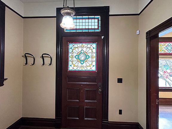4th image of 2387 NW Kearney St #85598b3e3