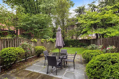 910 Hudson St #1 Photo 1