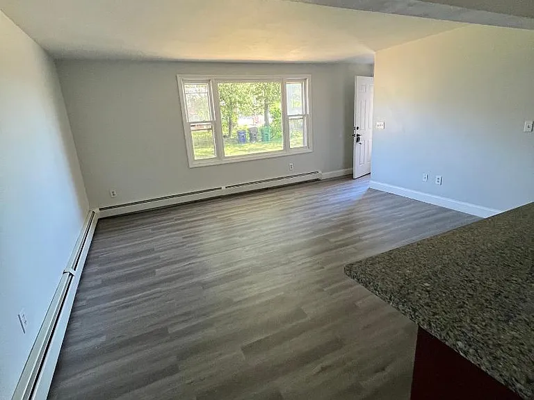67 Elmore St #67 — Photo 5