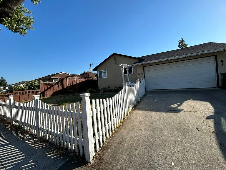 5259 Meridian Ave — Photo 18