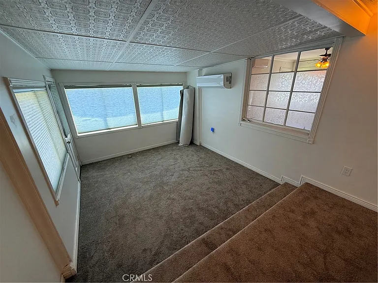 929 E Grand Blvd — Photo 17