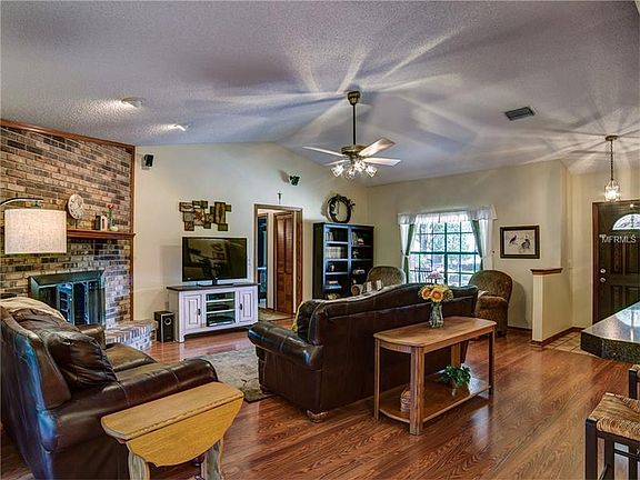 3rd image of 1058 Yellow Rose Dr