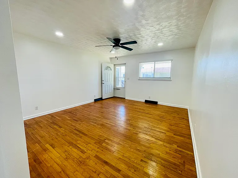 908 S Crutcher Ave #B — Photo 8
