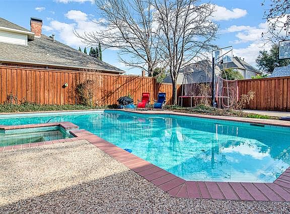 2nd image of 4544 Glenville Dr