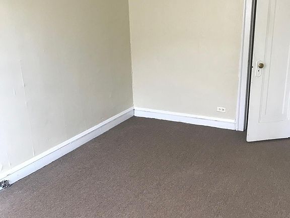 5th image of 3719 N Southport Ave APT 107