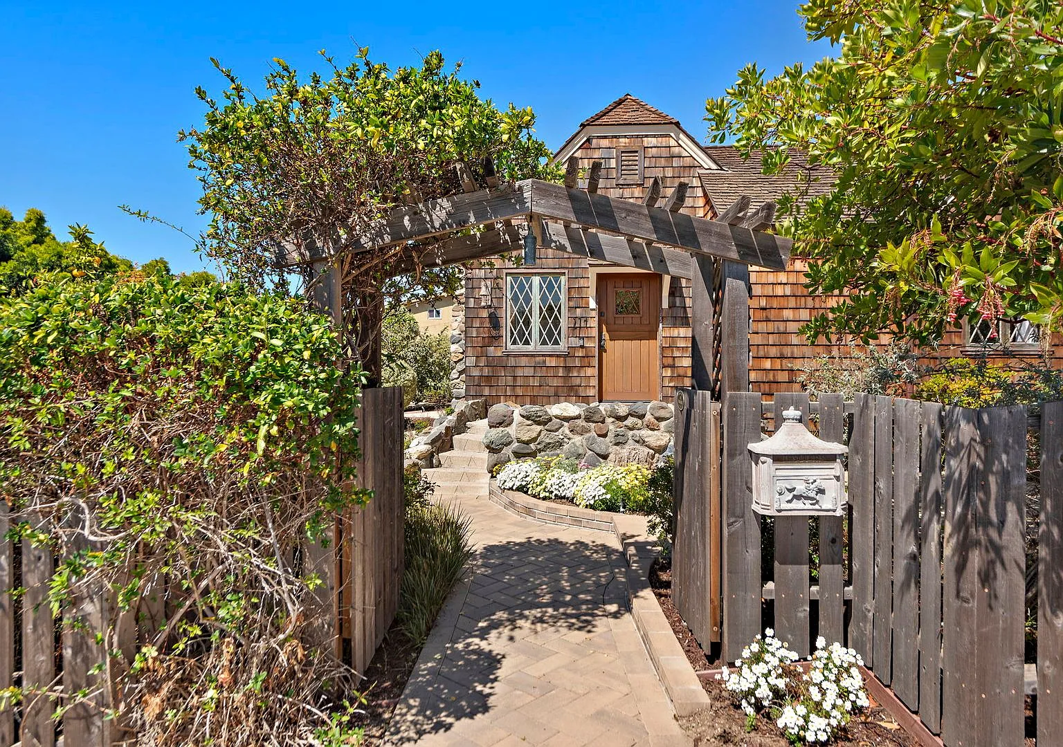 North Laguna Story Book Cottage — Photo 2