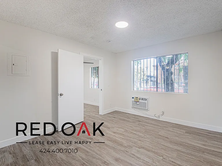 607 W 82nd St #101 — Photo 12