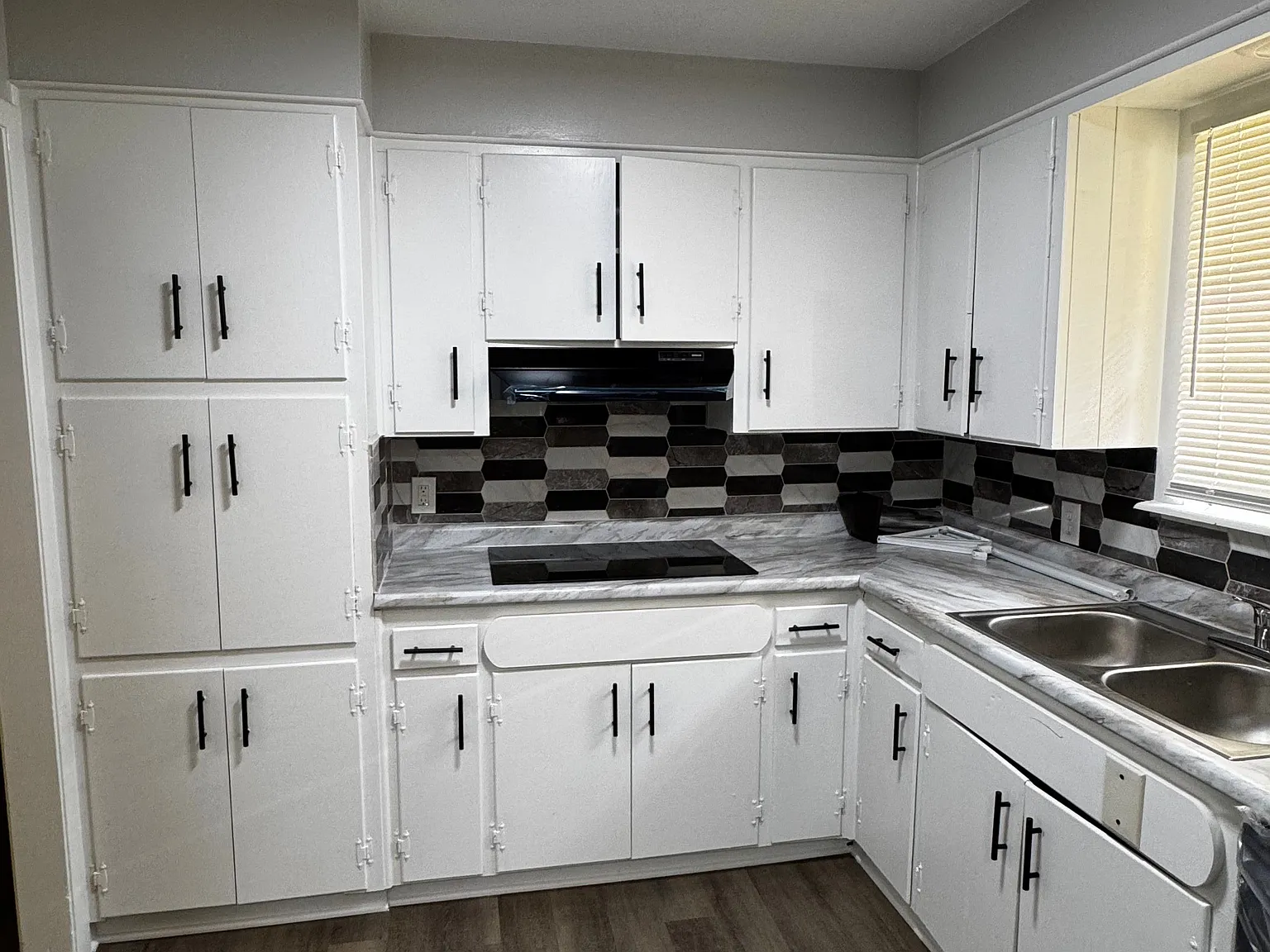 3 bed, 1.5 bath, 1278 sqft, $1,300 — Photo 3