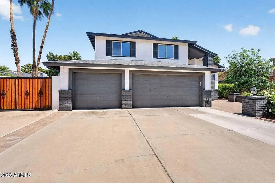 4 bed, 3.0 bath, 2605 sqft, $5,950 — Photo 3