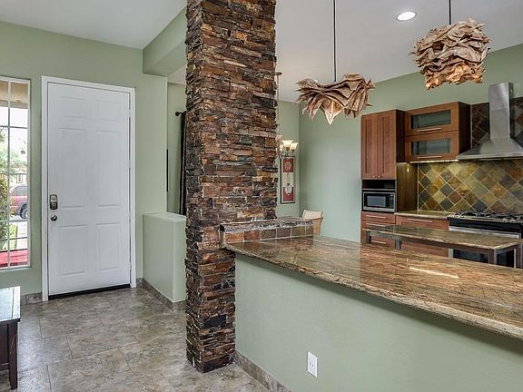 4th image of 43376 Bordeaux Dr