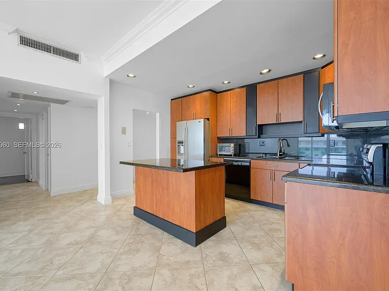 19380 Collins Ave #27 — Photo 5
