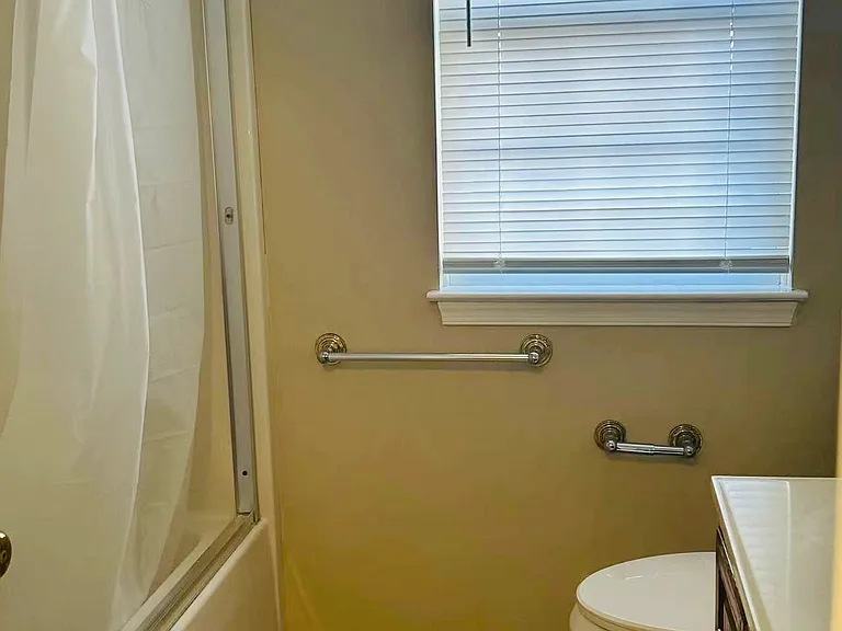 210 E Hazeldell Ave — Photo 12