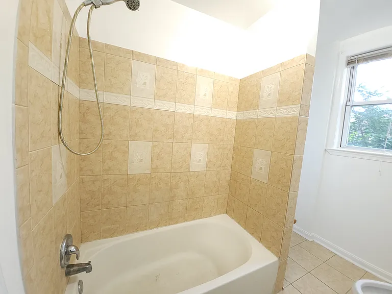 5023 Emo St — Photo 6