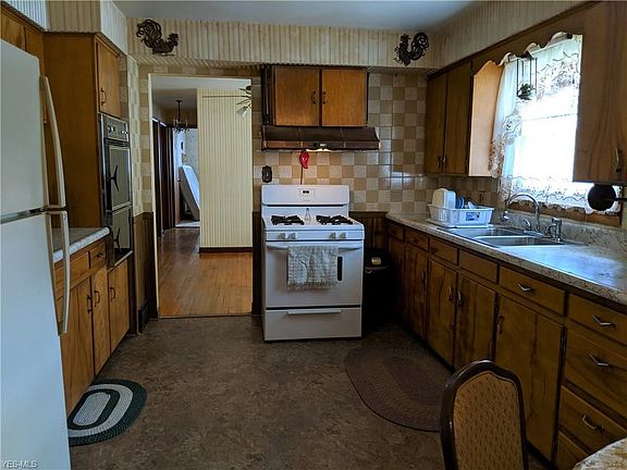 5th image of 4352 Logan Way
