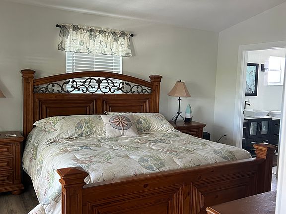 4th image of 104 1/2 Buttonwood Ln