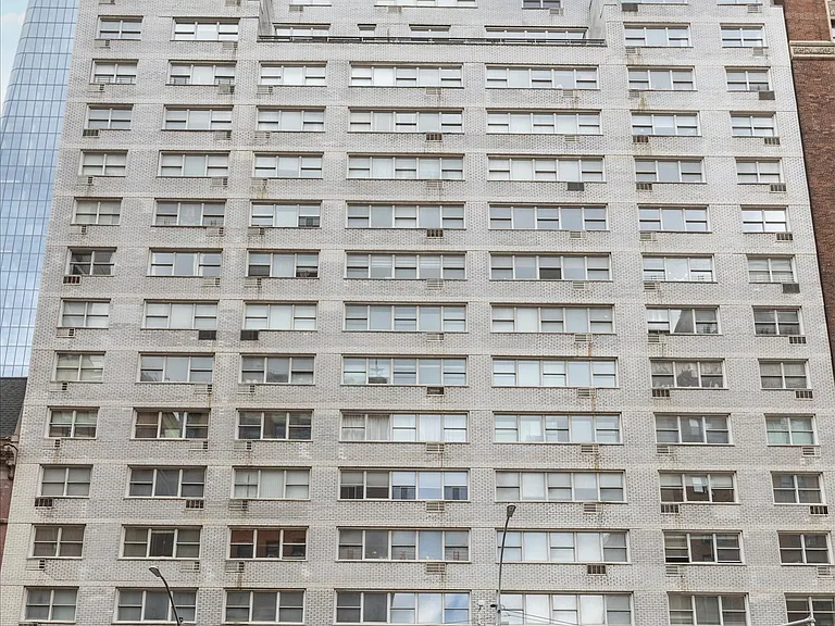 430 W 34th St #15L — Photo 9
