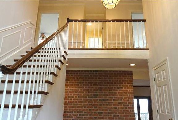 Stunning 2 story foyer