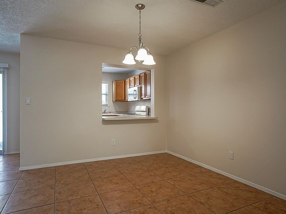 3rd image of 5005 Ruiz Ln NW