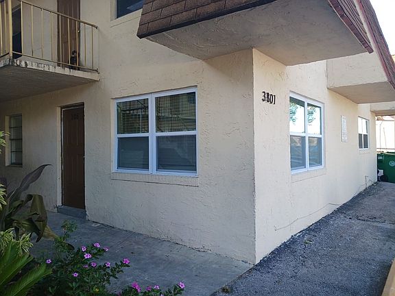 4th image of 3801 SW 59th Ter Unit 105