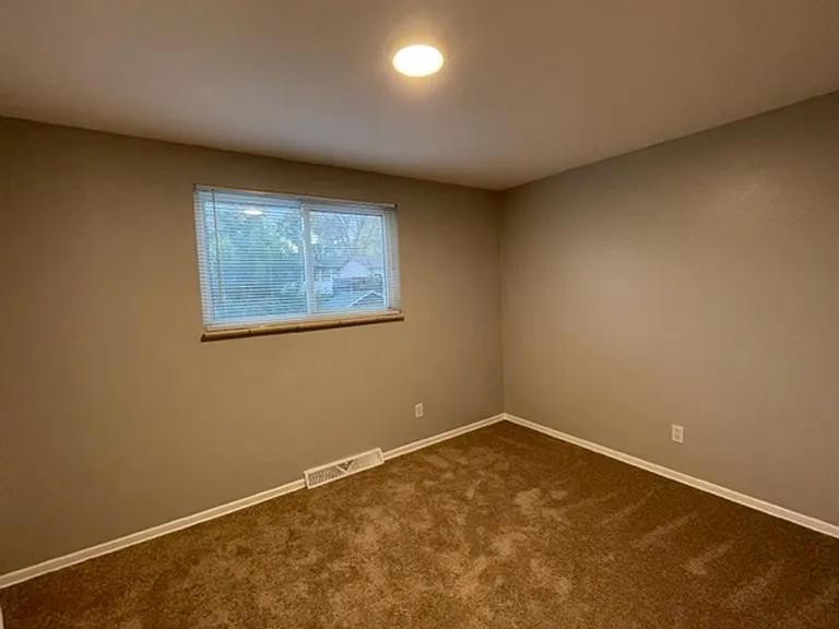 387 S Queen Cir — Photo 9