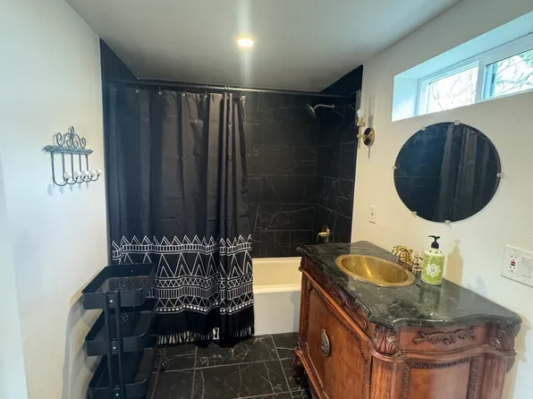 729 Charles St #A, Santa Rosa, CA 95404