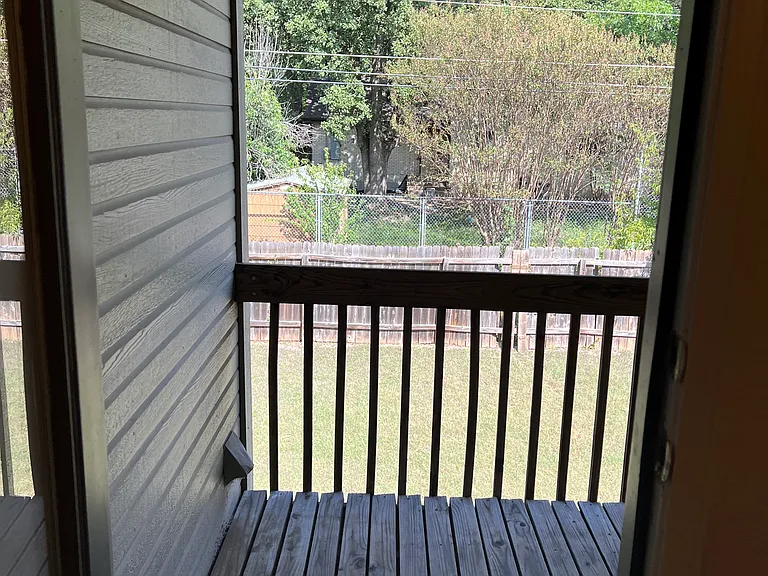411 Creek St — Photo 16