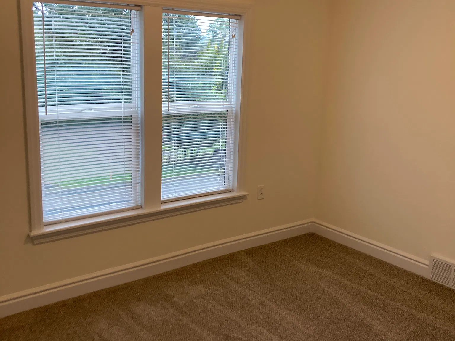 2 bed, 1000 sqft, $1,250 — Photo 3