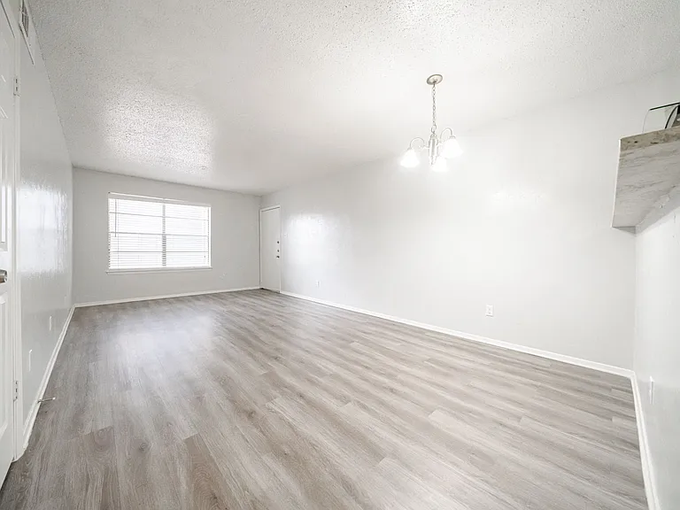 Lana — Photo 21