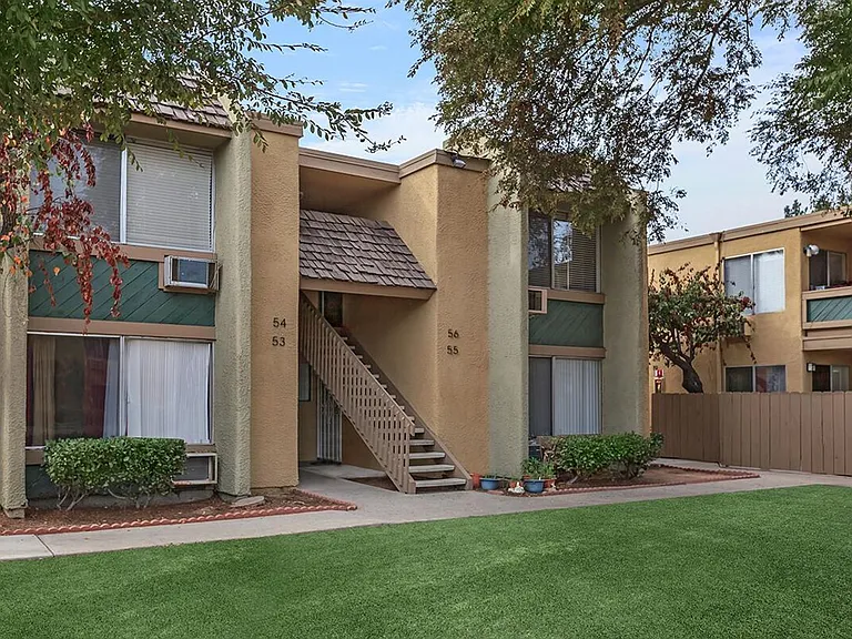 Sun Valley Gardens Apartments — Photo 32