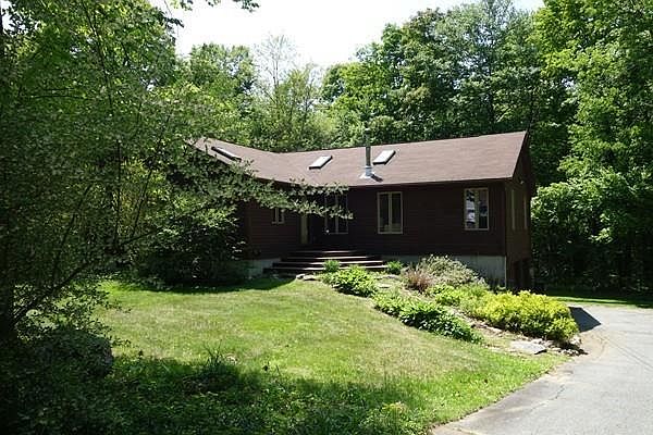 2nd image of 7 Chestnut Dr
