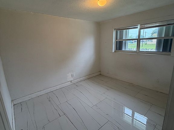 5th image of 106 NW 12th Ave #2