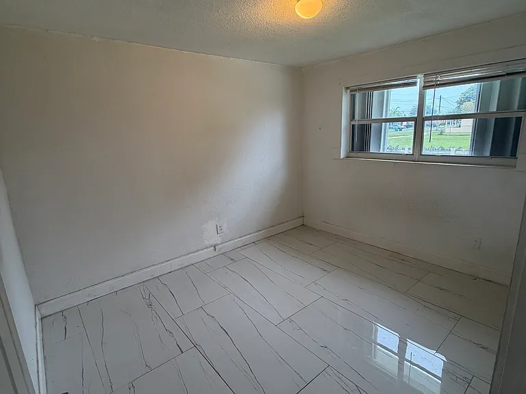 106 NW 12th Ave #2 — Photo 5
