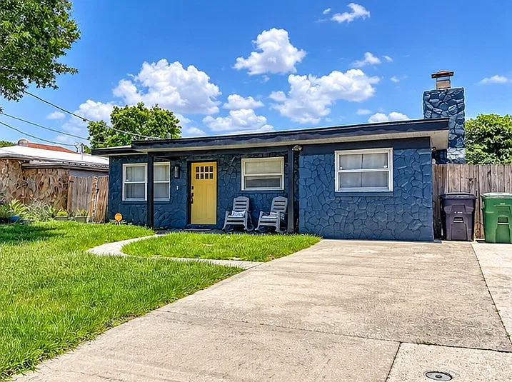 3 bed, 1602 sqft, $2,400 — Photo 1