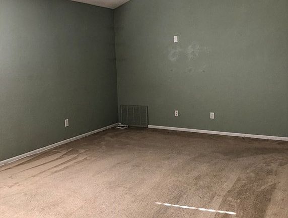 4th image of 3760 Oxford Ln #5