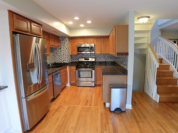 4th image of 2235 N Lakewood Ave