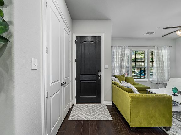 3rd image of 1526 Windermere Way