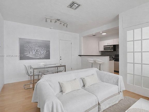 3rd image of 1001 7th St APT 202
