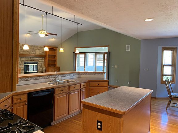 2nd image of 3353 Sunglow Dr