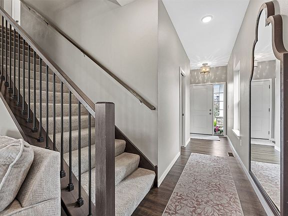 4th image of 1225 Daisy Cir
