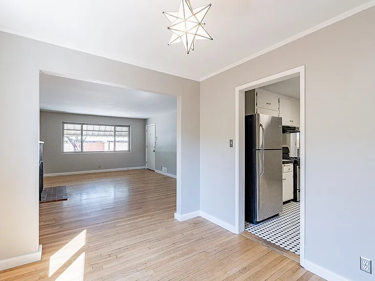 102 N Avenida Carolina — Photo 7