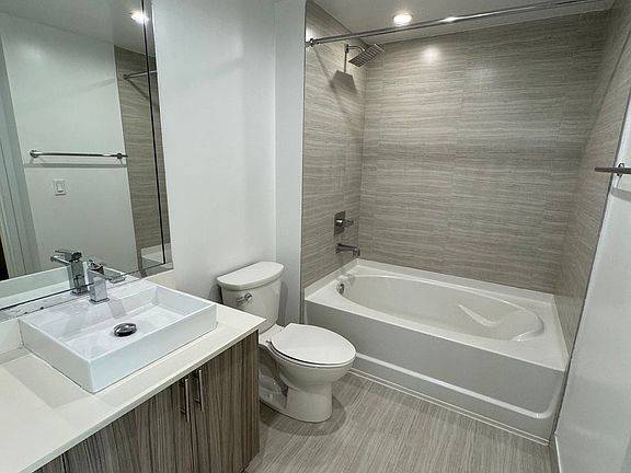 4th image of 551 NE 39th St #506