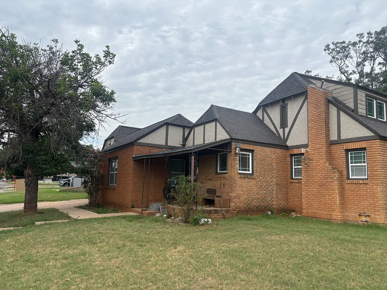 4 bed, 2600 sqft, $2,250 — Photo 2